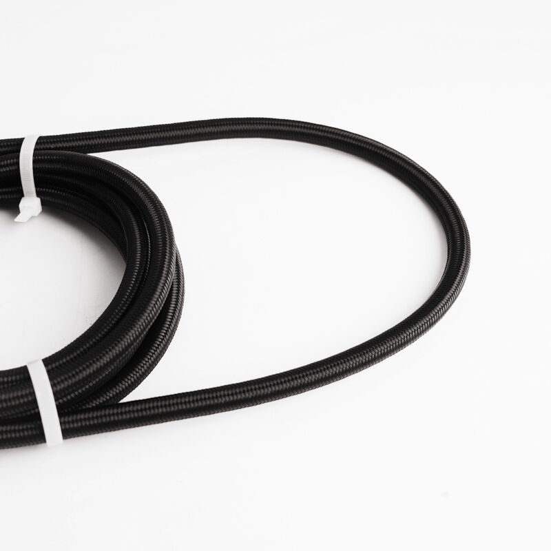 Flexibele NBR-brandstofslang met hoge prestaties – zwart nylon gevlochten, oliebestendig, gratis snijservice voor industriële hydraulische systemen