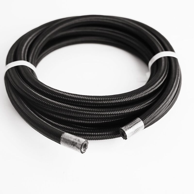 Flexibele NBR-brandstofslang met hoge prestaties – zwart nylon gevlochten, oliebestendig, gratis snijservice voor industriële hydraulische systemen