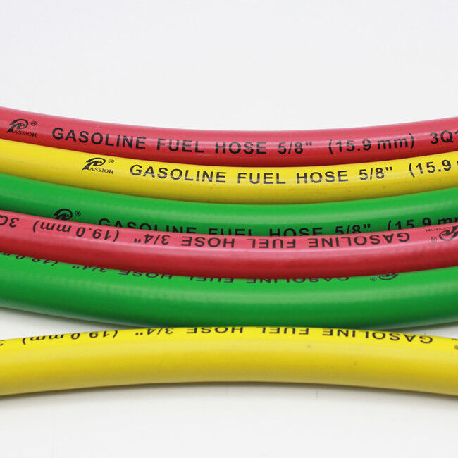 Een flexibele slang van hoge kwaliteit voor een benzinestation (interface van 6 mm tot 1 inch)    geschikt voor het zuigen en overbrengen van benzine/dieseldisel.