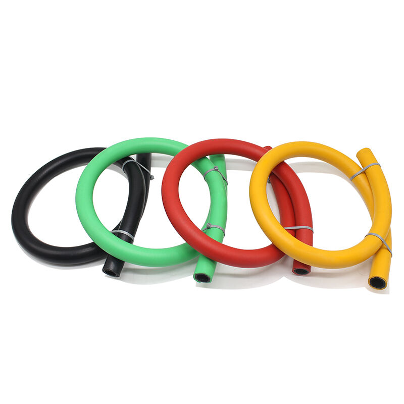 Een flexibele slang van hoge kwaliteit voor een benzinestation (interface van 6 mm tot 1 inch)    geschikt voor het zuigen en overbrengen van benzine/dieseldisel.